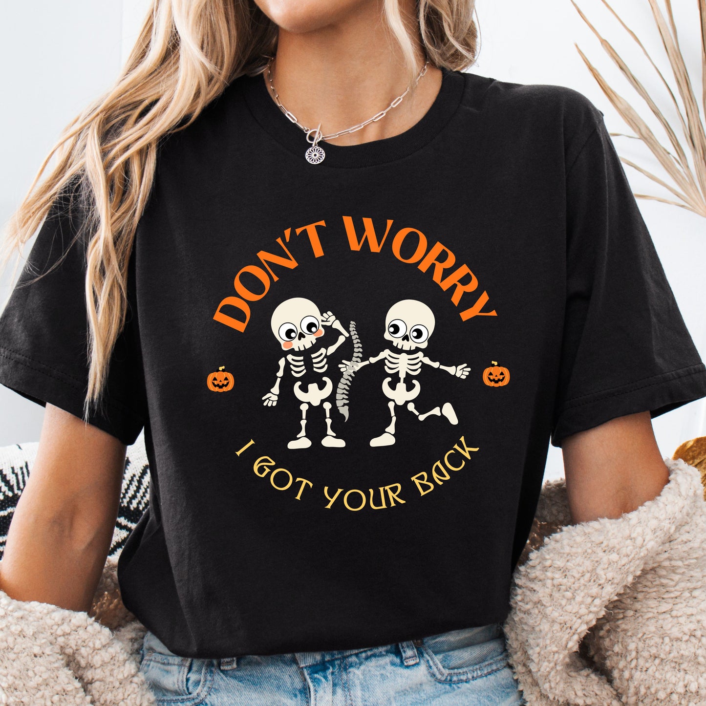 Don’t Worry I Got Your Back Skeleton Shirt – Funny Unisex Halloween Graphic Tee