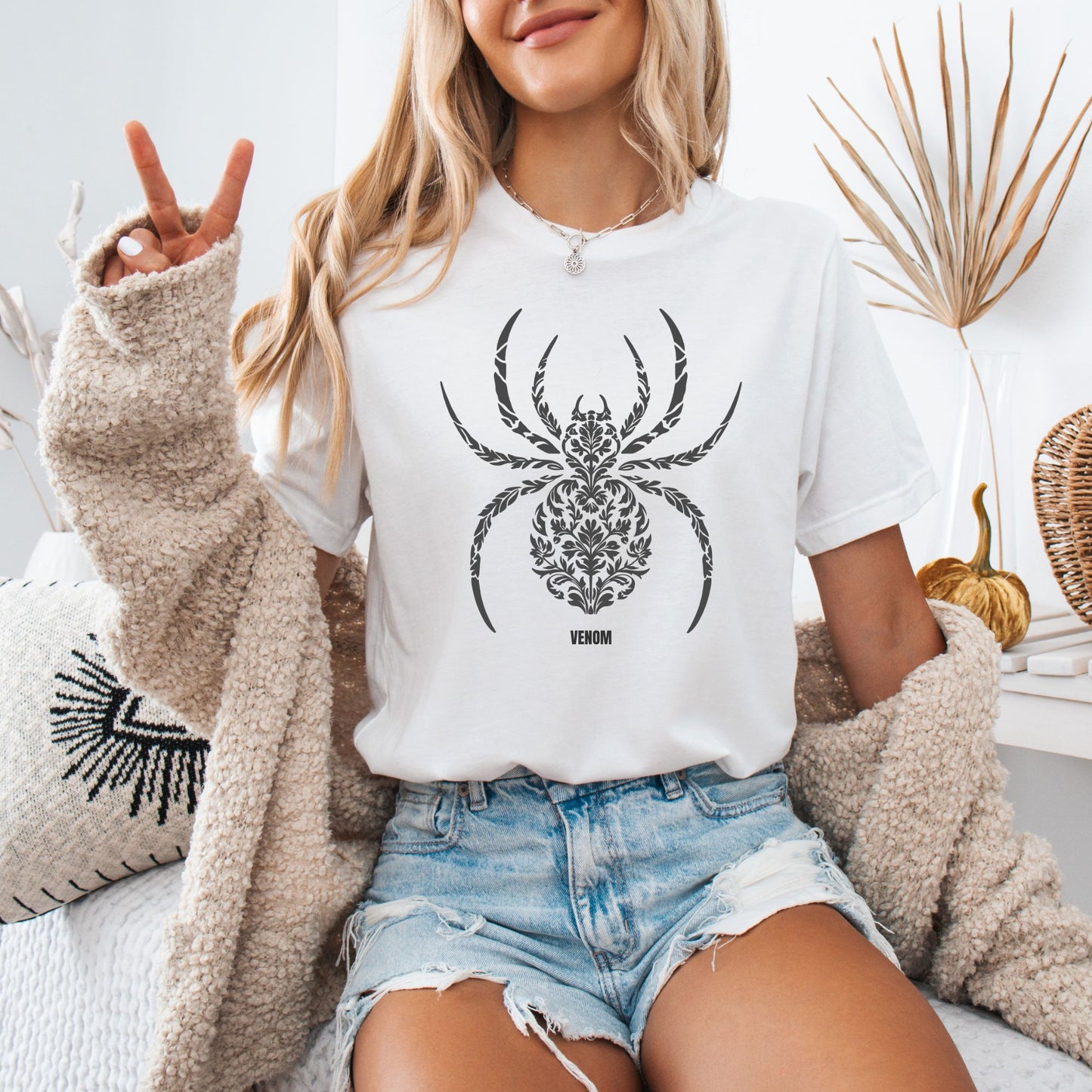 Venom Spider Graphic Tee – Gothic Halloween Shirt, Hand Drawn Oversized Grunge T-Shirt